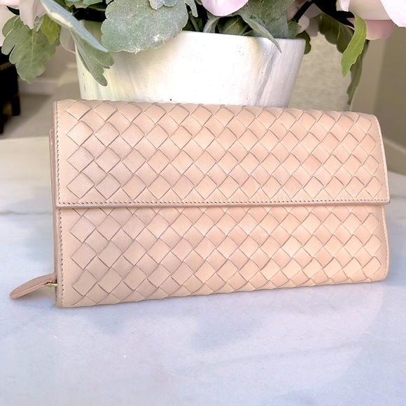 Bottega Veneta leather wallet with snap - Picture 2 of 14